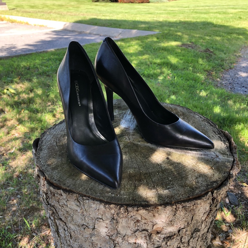 BCBGeneration Black Pumps
